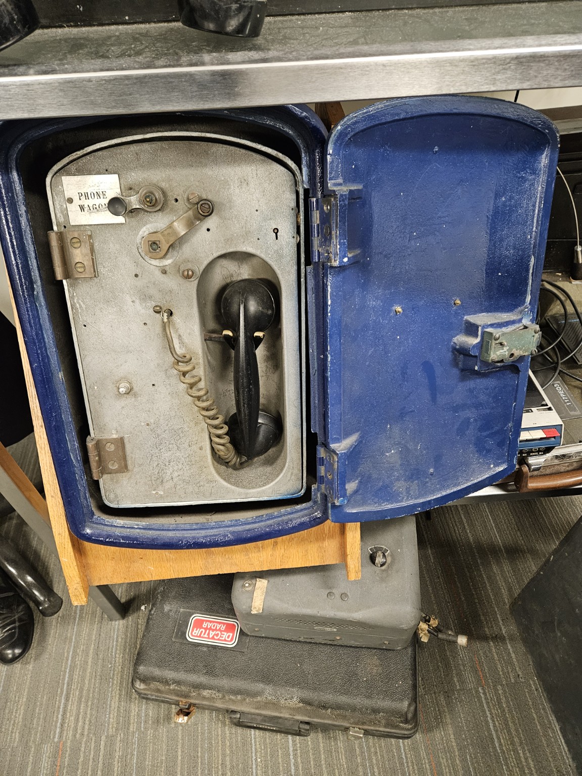 CALL BOX INTERIOR